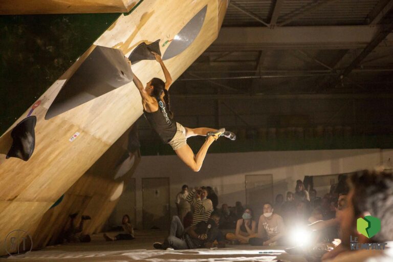 Fanny Gibert, plusieurs fois championne de France d'escalade, médaillée en Coupe du Monde d'escalade était présente lors de l'étape du Rock Tour.