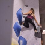 Camille Lhomme en compétition d'escalade