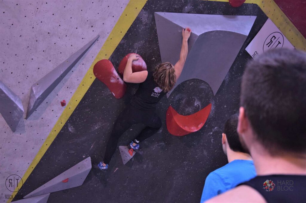 Justine Taillebois pendant les qualifications du Rock Tour à Hardbloc